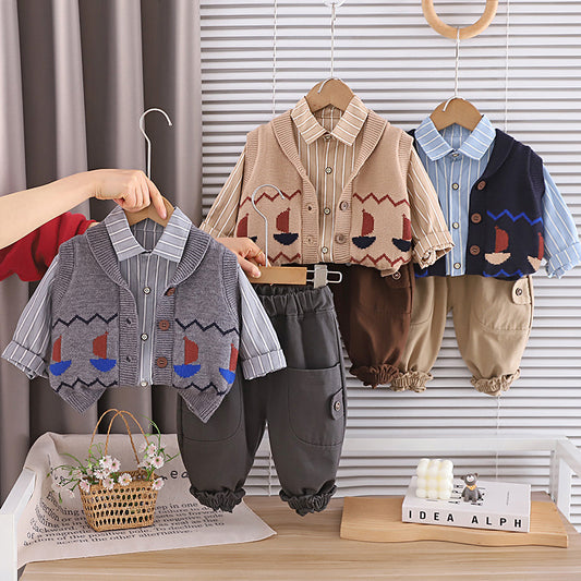 Lässiger Strickwesten-Cardigan-Dreiteiler für den Frühling