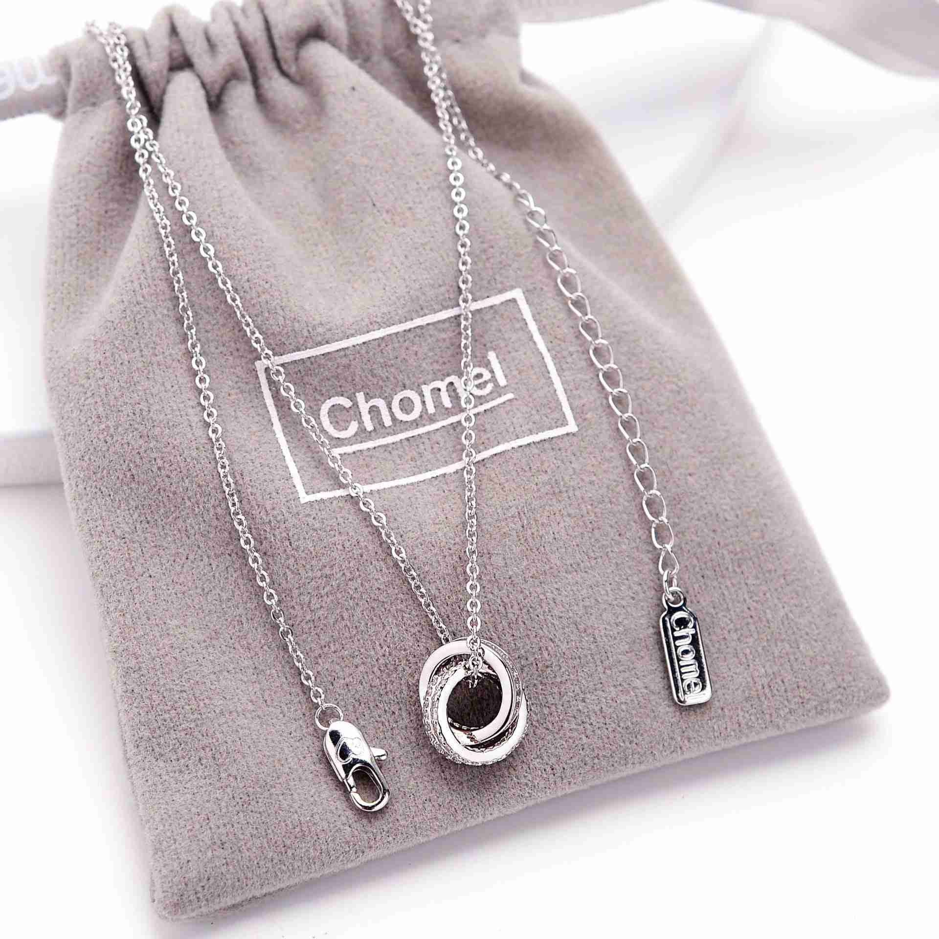 Silver double ring necklace for women with delicate chain and interlocking rings pendant, elegant jewelry accessory