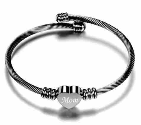 Black stainless steel braided bracelet with heart charm engraved 'Mom', modern and adjustable, perfect for Mother's Day