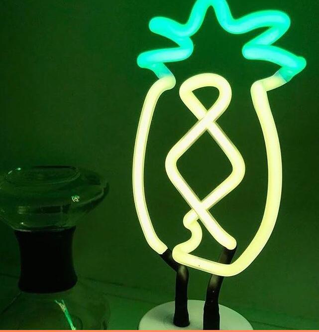 LED Ananas- und Kaktus-Tischleuchte
