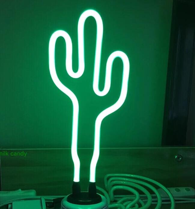 LED Ananas- und Kaktus-Tischleuchte